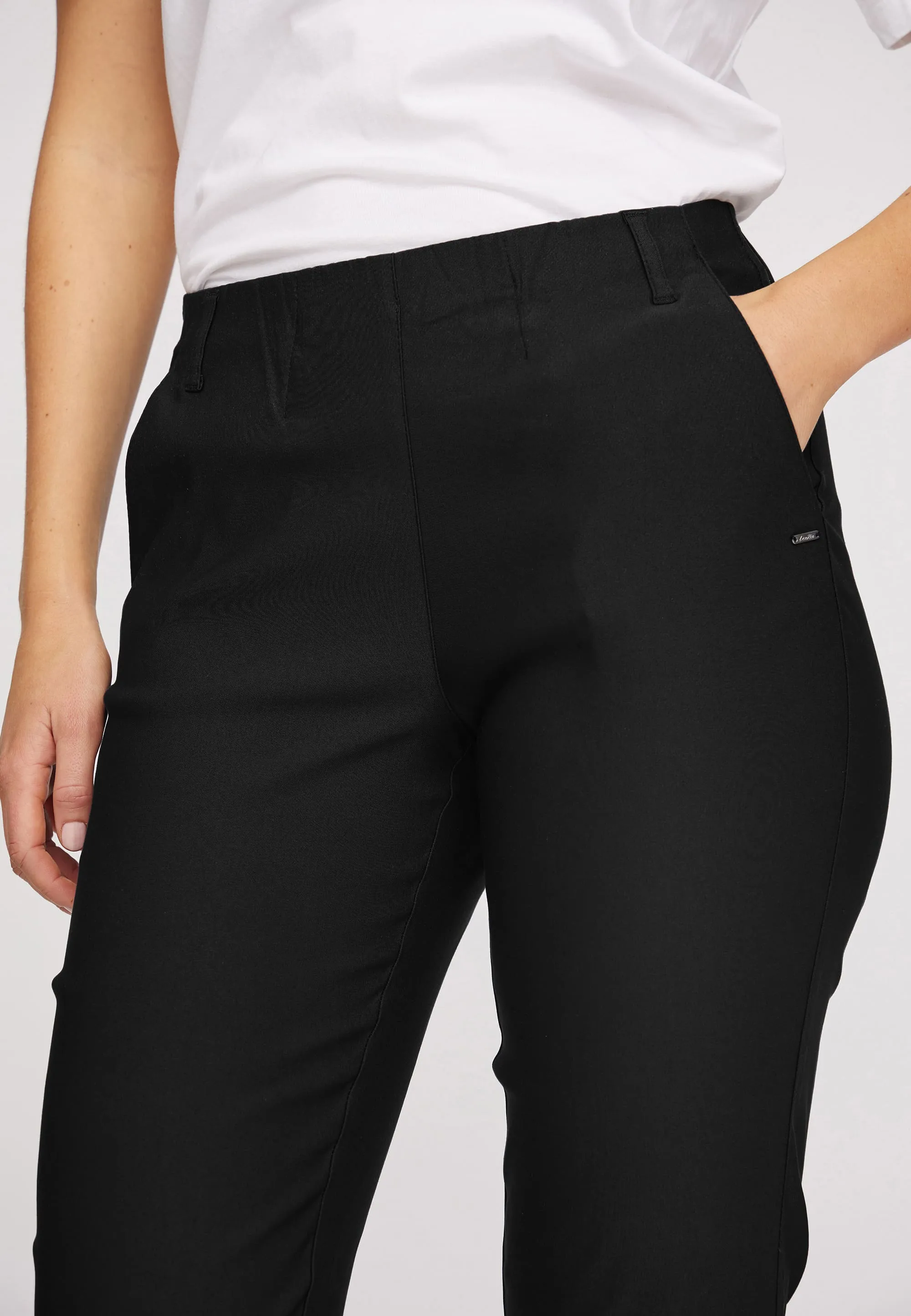 Taylor Regular Capri Medium Length - Black